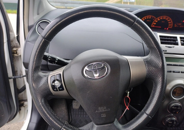 Toyota Yaris cena 22999 przebieg: 160000, rok produkcji 2010 z Brzozów małe 466